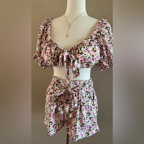 Floral print crop top and short - Picture 13 of 15